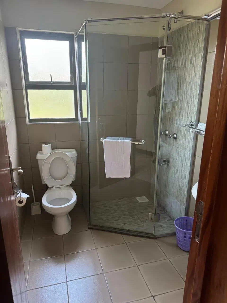 En-suite bathroom with walk-in shower